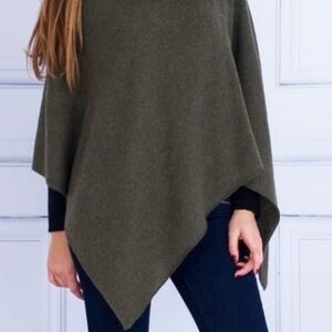 NWT CASHMERE Dark Green Knit Poncho